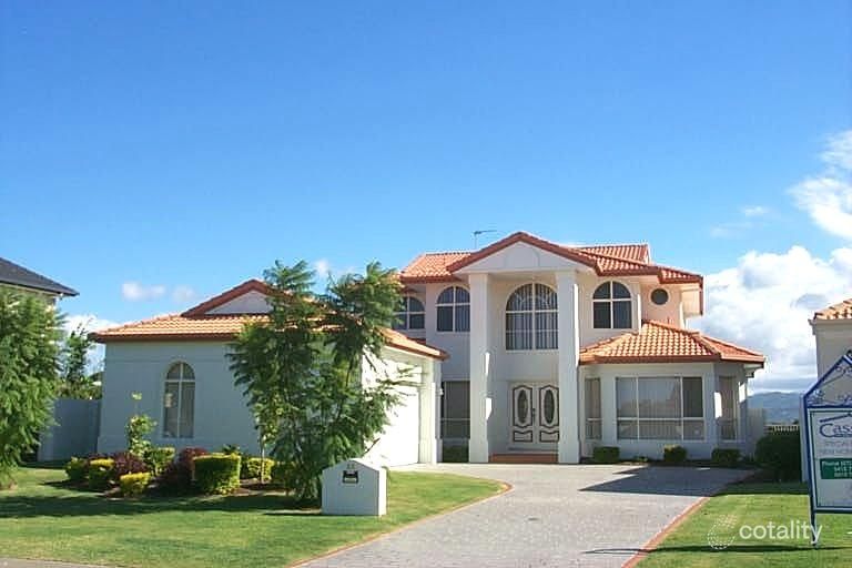 25 Bollard Cct, Clear Island Waters, QLD 4226