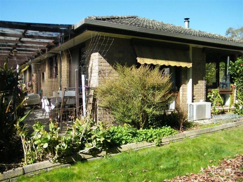 6 Cormilio Dr, Wandin North, VIC 3139