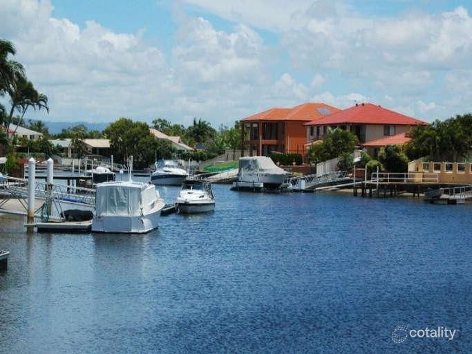 210 Bayview St, Runaway Bay, QLD 4216