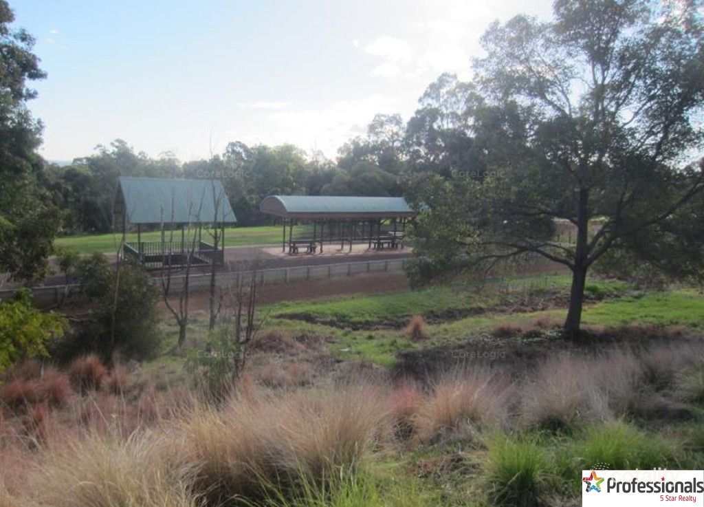 2 Malone Rd, Swan View, WA 6056