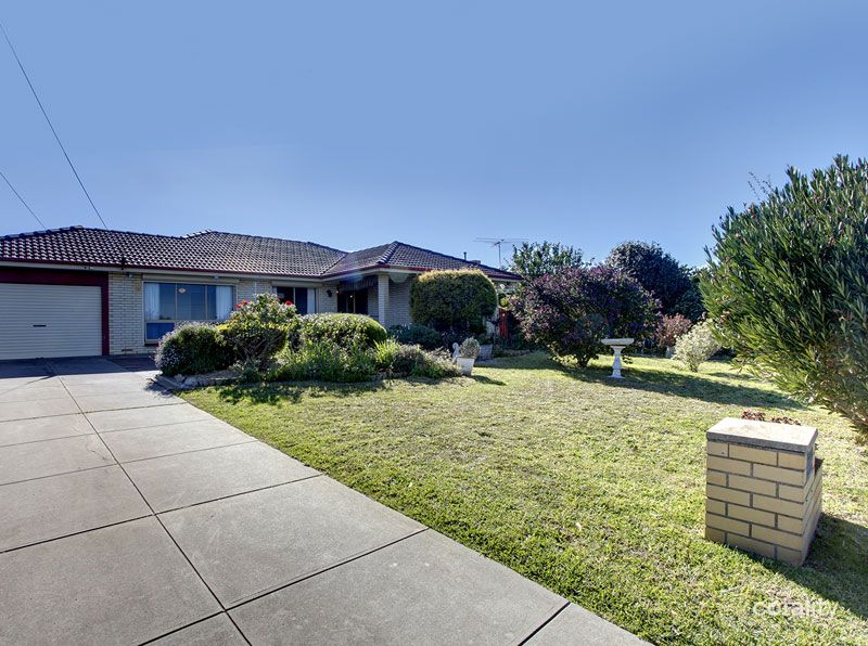 17 Crittenden Rd, Morphett Vale, SA 5162