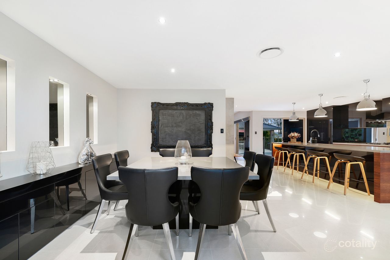 4 Riverdowns Cres, Helensvale, QLD 4212