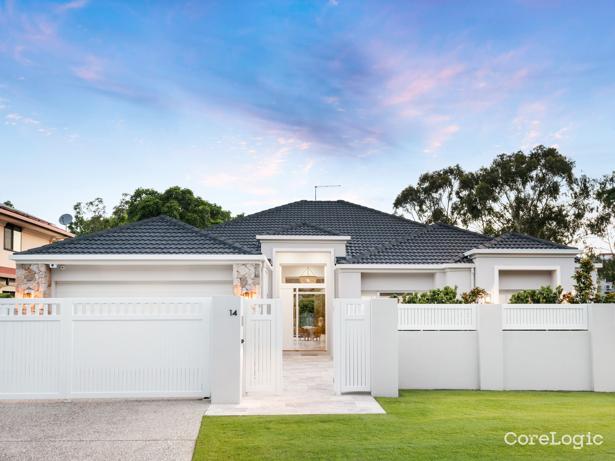 14 Beckenham Pl, Carindale, QLD 4152