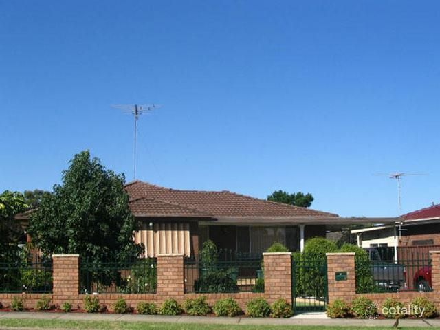 6 Denbern St, Bossley Park, NSW 2176