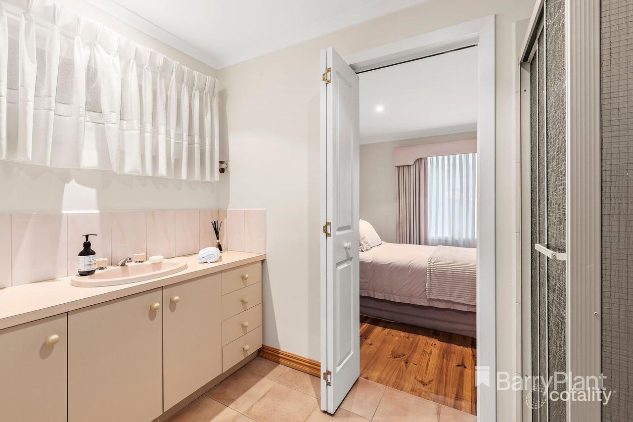 10 Francis Walton Rd, Mill Park, VIC 3082