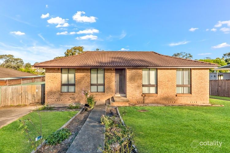 15 Brownlow Pl, Ambarvale, NSW 2560
