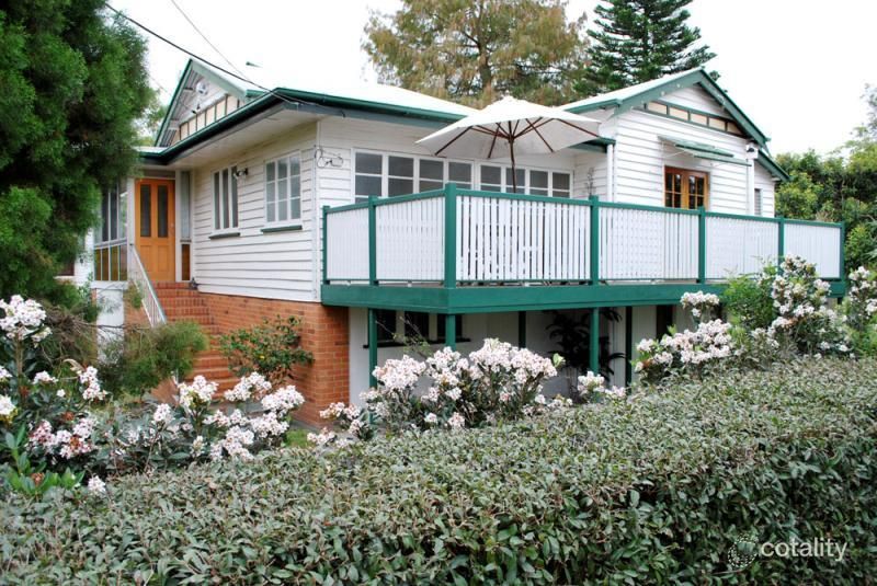 4 Pine St, Greenslopes, QLD 4120