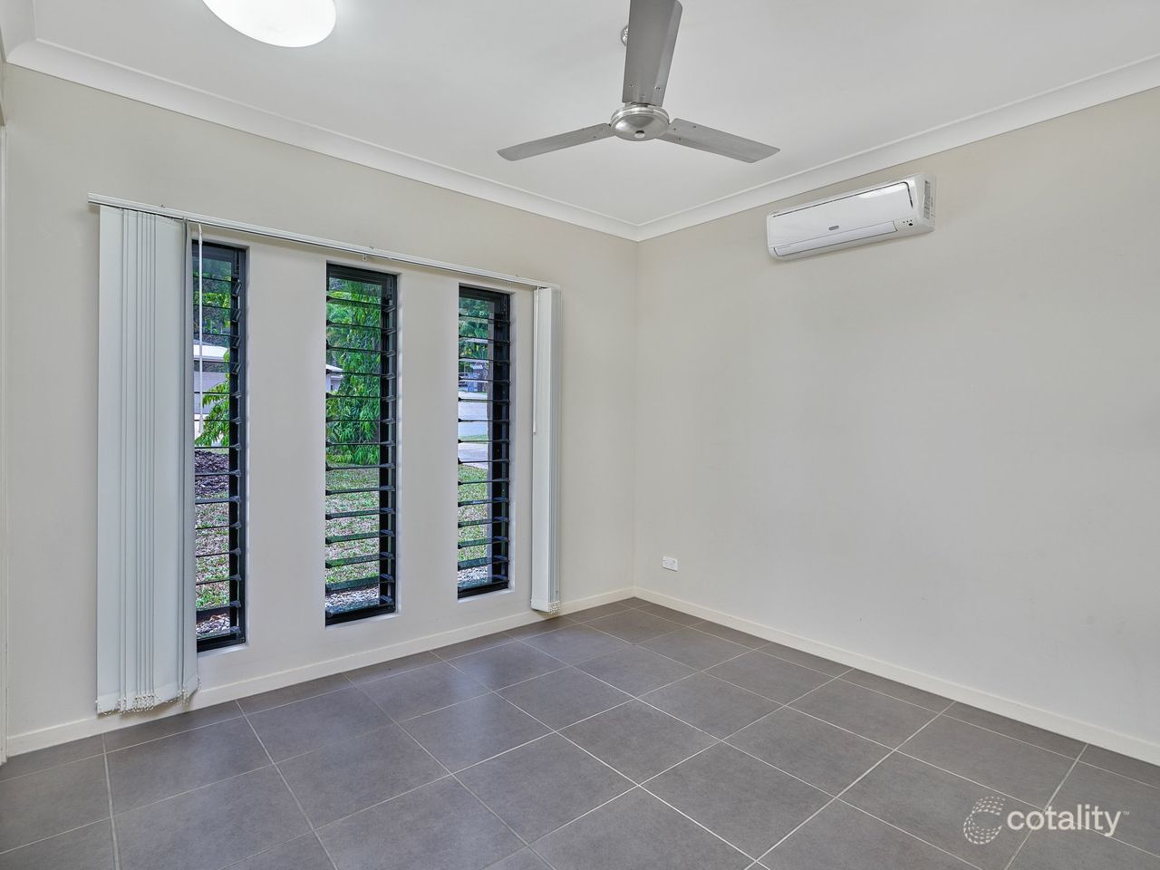 12 Savaii Cl, Palm Cove, QLD 4879