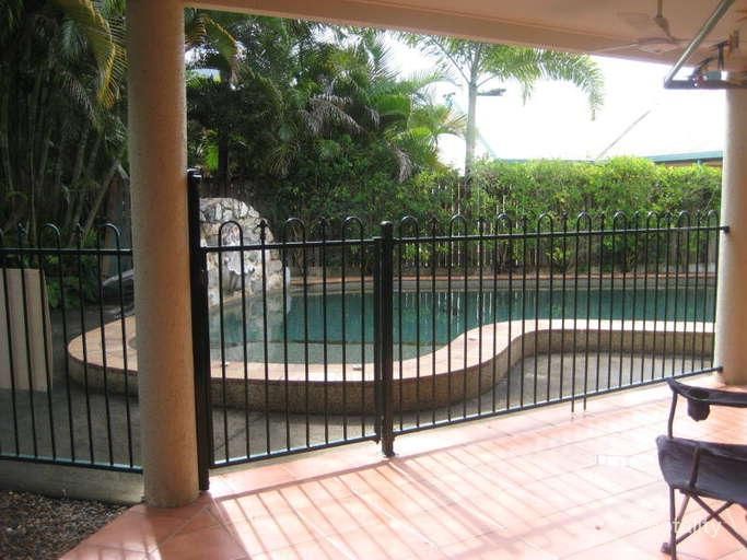 12 Fairley St, Redlynch, QLD 4870