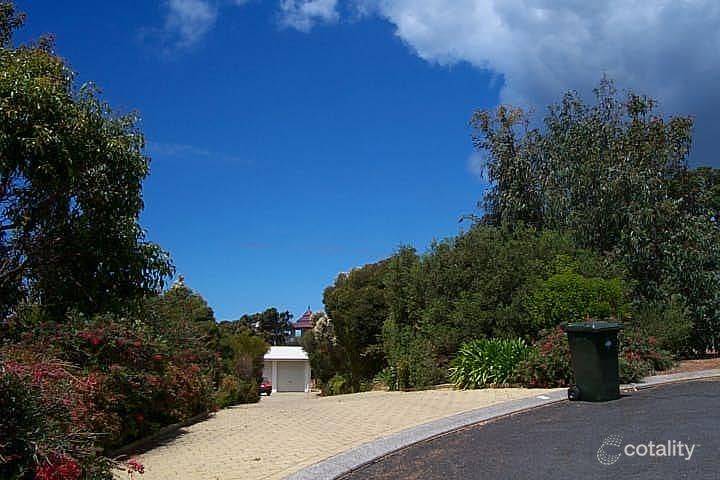 10 Otranto Cl, Eagle Bay, WA 6281