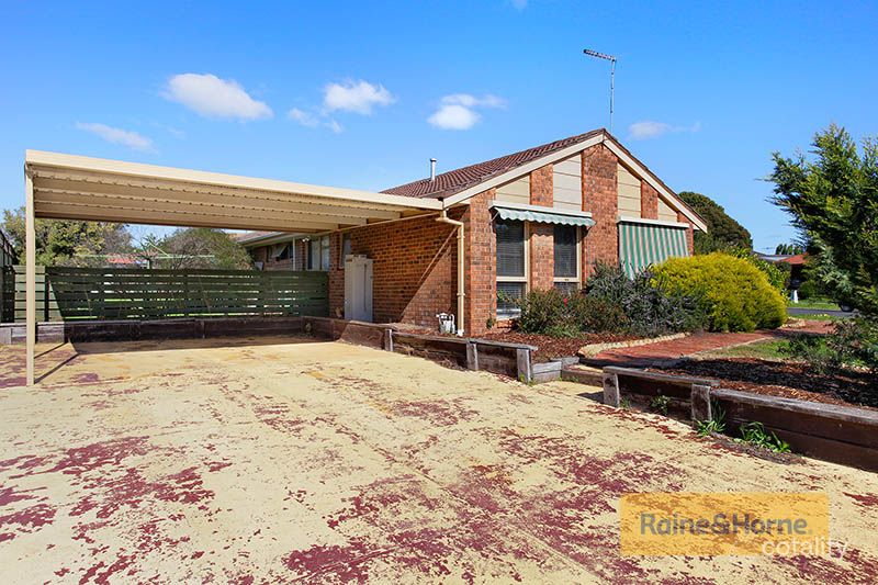 4 Pinnacle Cres, Brookfield, VIC 3338