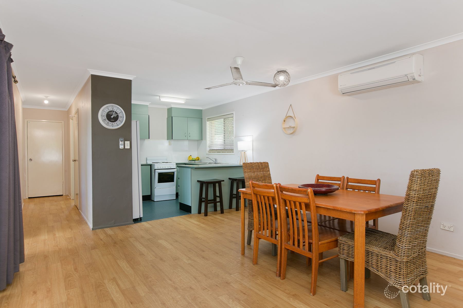 9 Rignold St, Mooroobool, QLD 4870