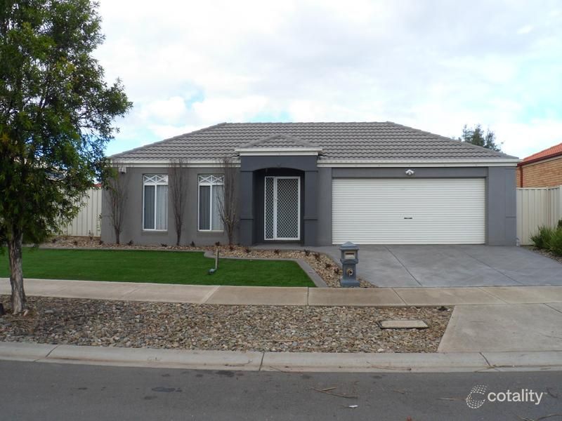 2 Lind Pl, Caroline Springs, VIC 3023