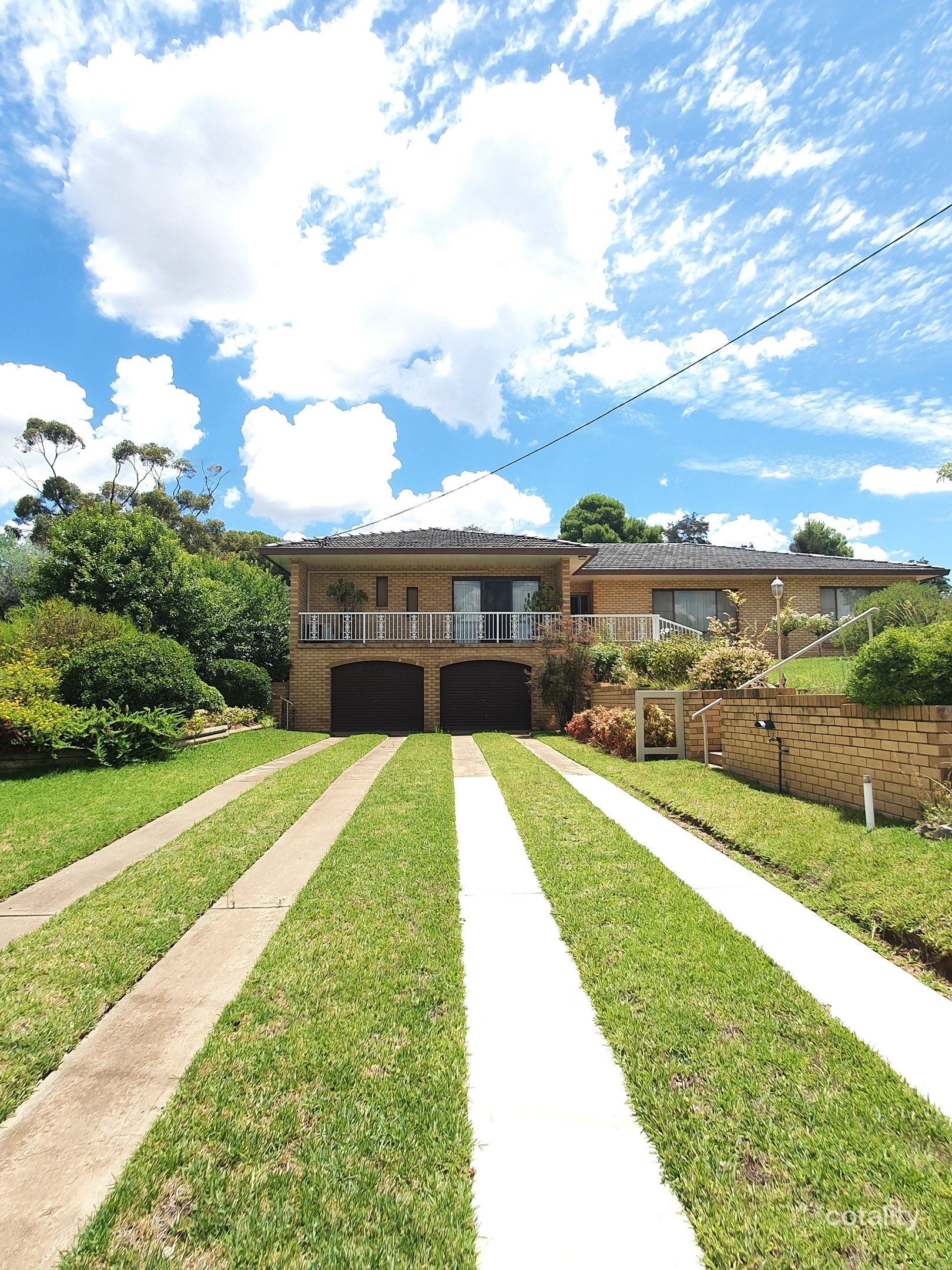 33 Officers Pde, Condobolin, NSW 2877