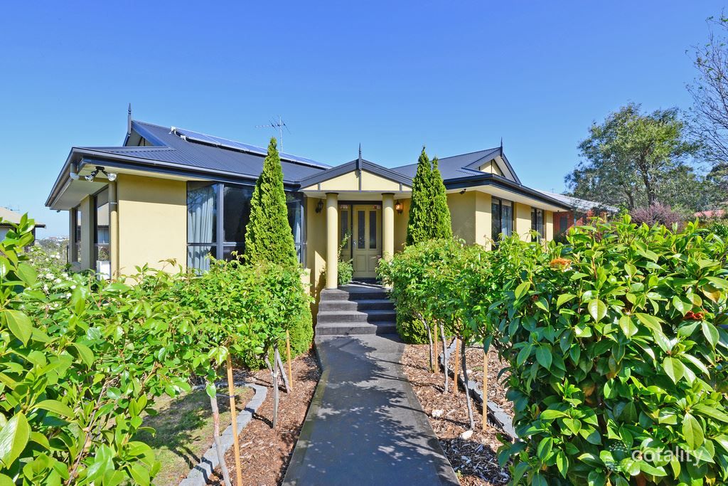 18 Calder Cres, Blackmans Bay, TAS 7052