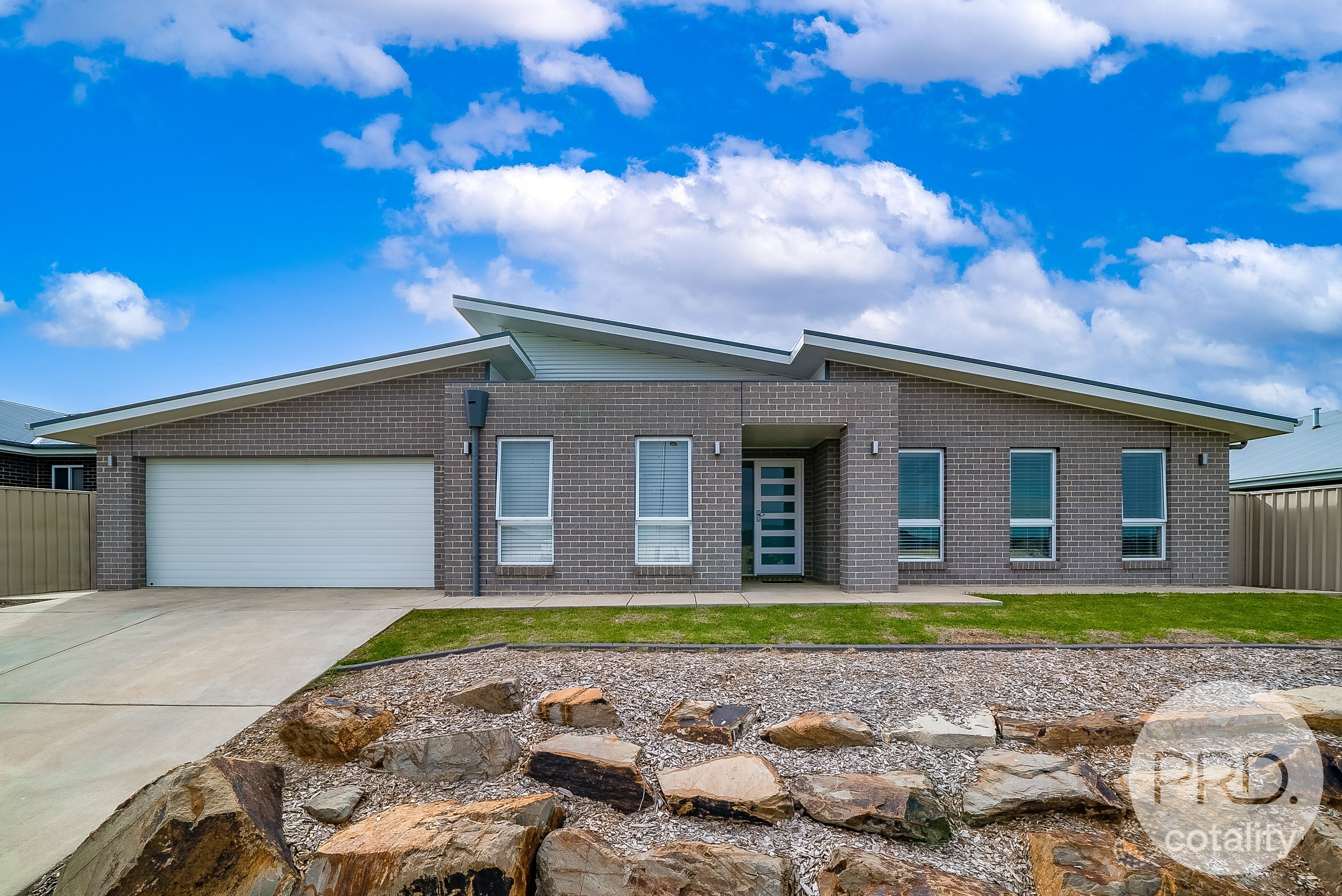 75 Barmedman Ave, Gobbagombalin, NSW 2650