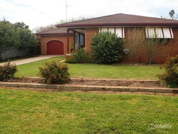 49 Boori St, Peak Hill, NSW 2869