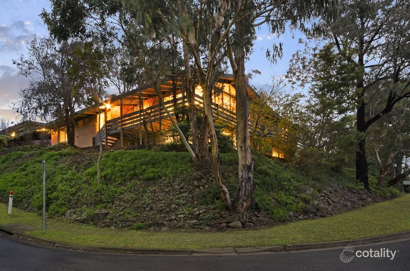 15 Challambra Cres, Highton, VIC 3216