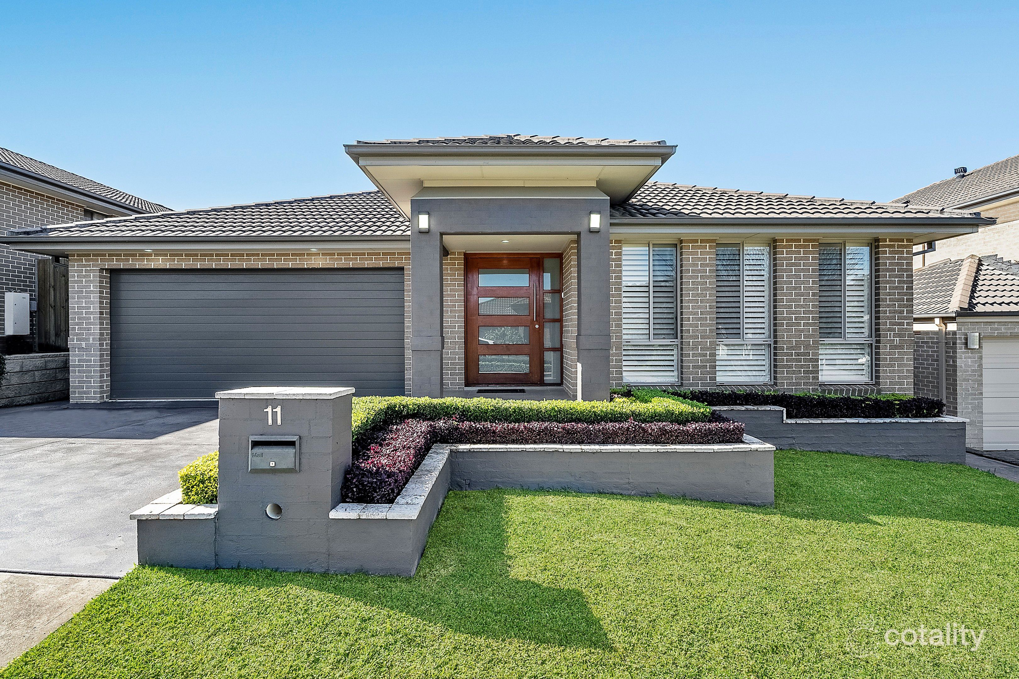11 Stanley Ave, Middleton Grange, NSW 2171