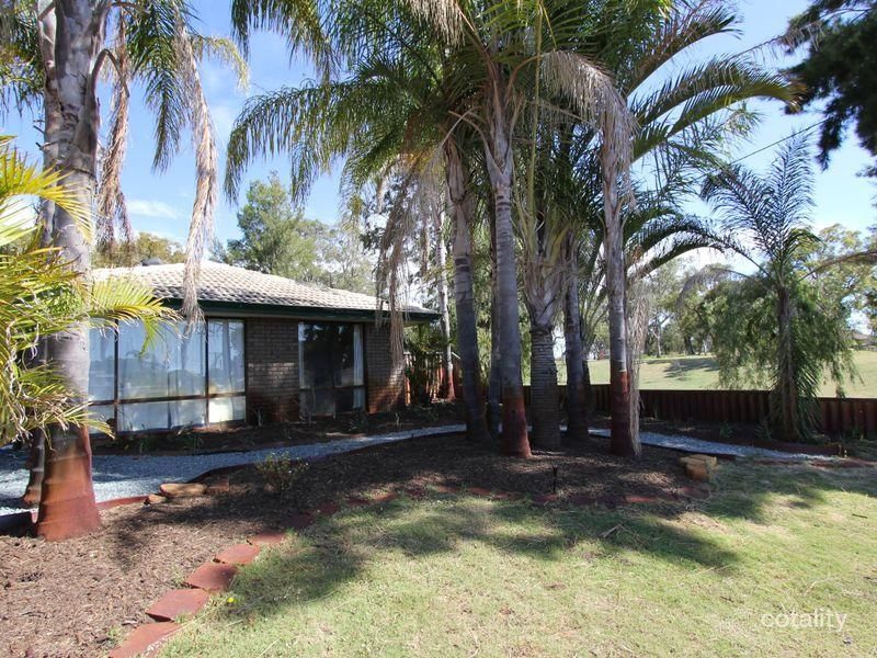 6 Cromer Gdns, Parmelia, WA 6167