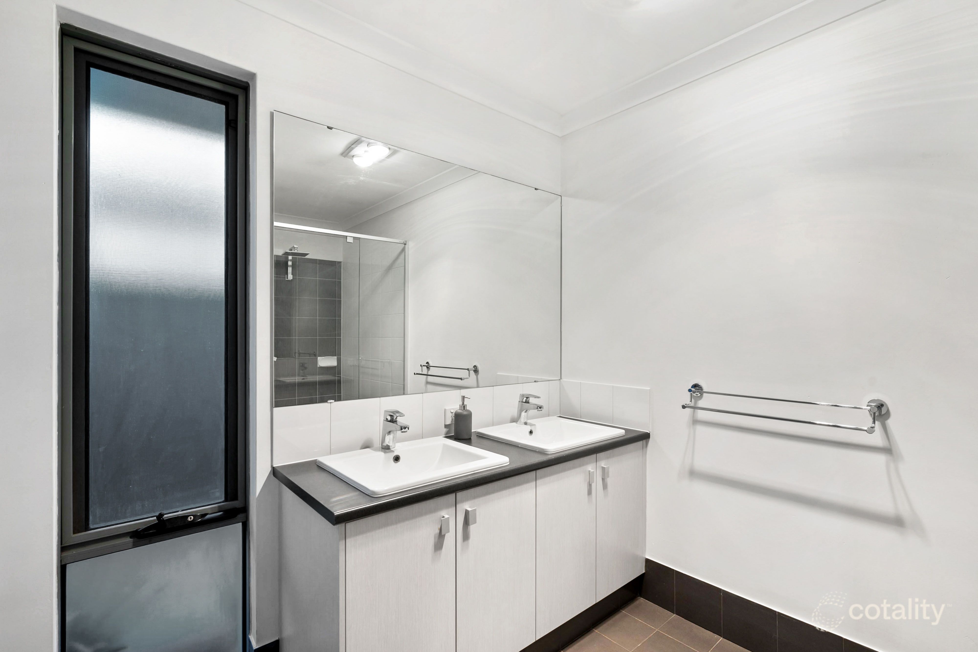 28 West Churchill Ave, Lake Coogee, WA 6166