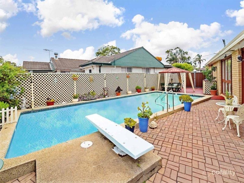 6 Hillcrest Ave, Moorebank, NSW 2170