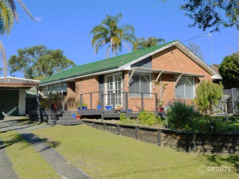 16 Golden Ave, Point Clare, NSW 2250