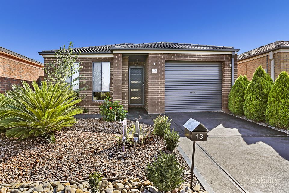 13 Brumby St, Manor Lakes, VIC 3024