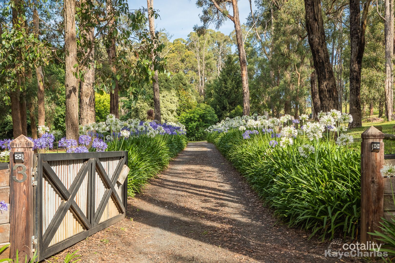 3 Woodrow Ct, Cockatoo, VIC 3781