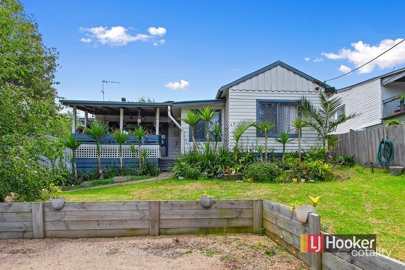 15 Daniel St, Lakes Entrance, VIC 3909