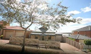 4 Ingleton Dr, Hallett Cove, SA 5158