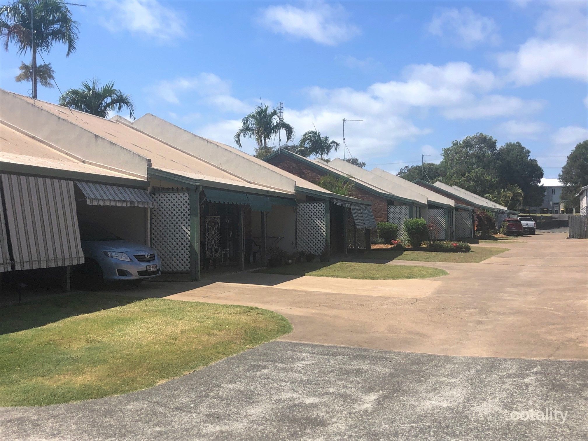 11/12 Denmans Camp Rd, Torquay, QLD 4655