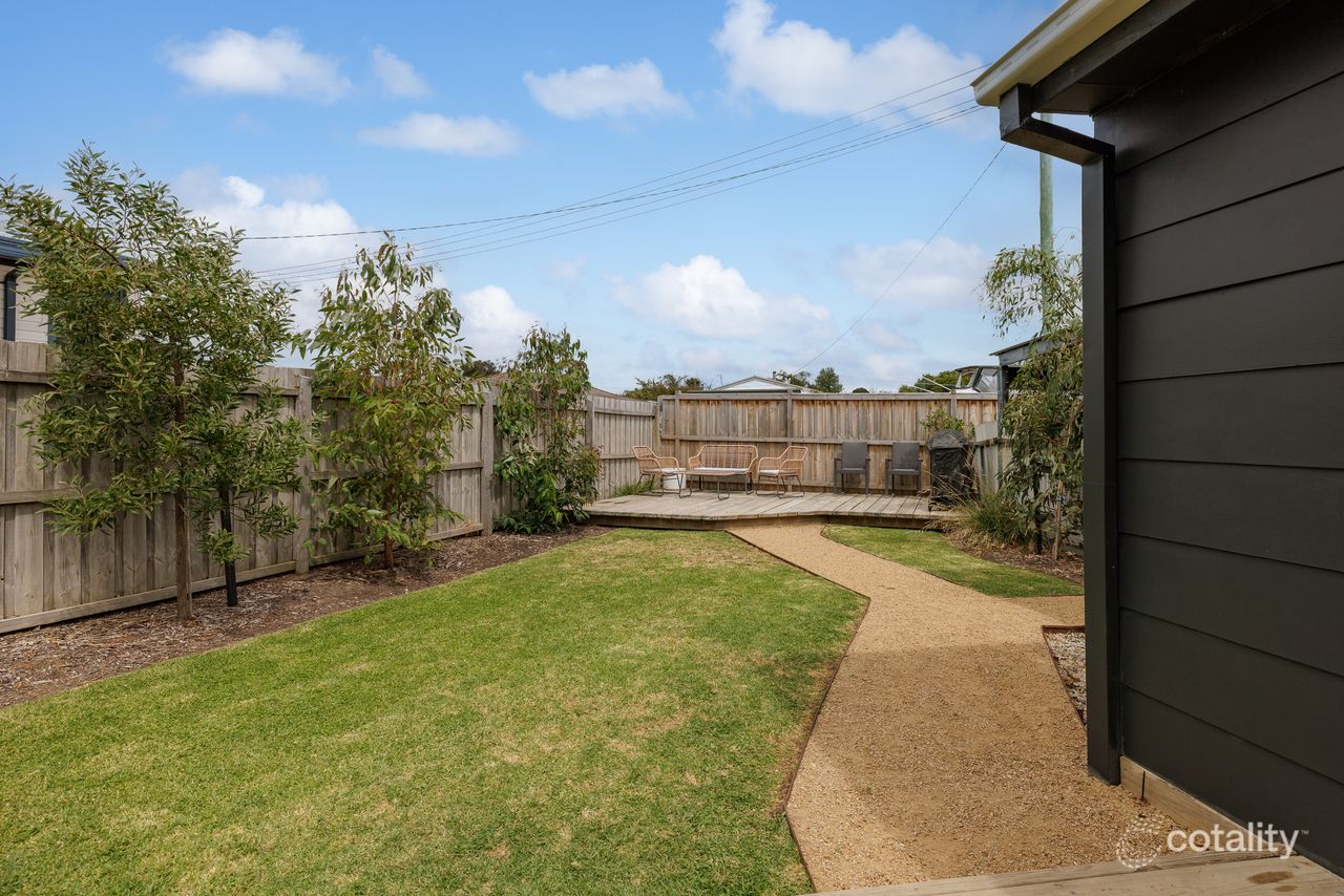 25 Pine Ave, Cowes, VIC 3922