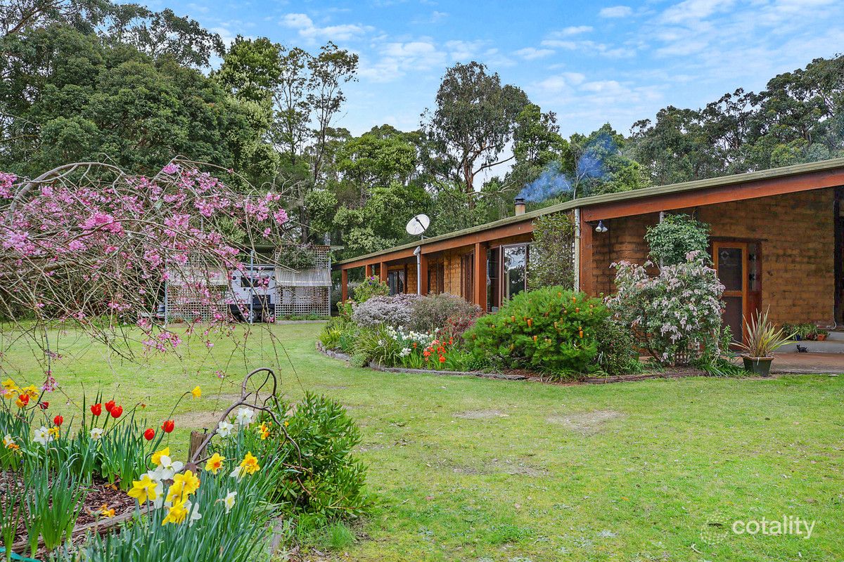 135 Bushbys Rd, Barongarook, VIC 3249
