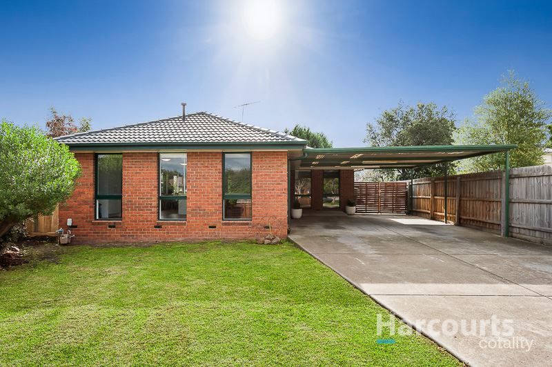 8 Fraser Cl, Mill Park, VIC 3082