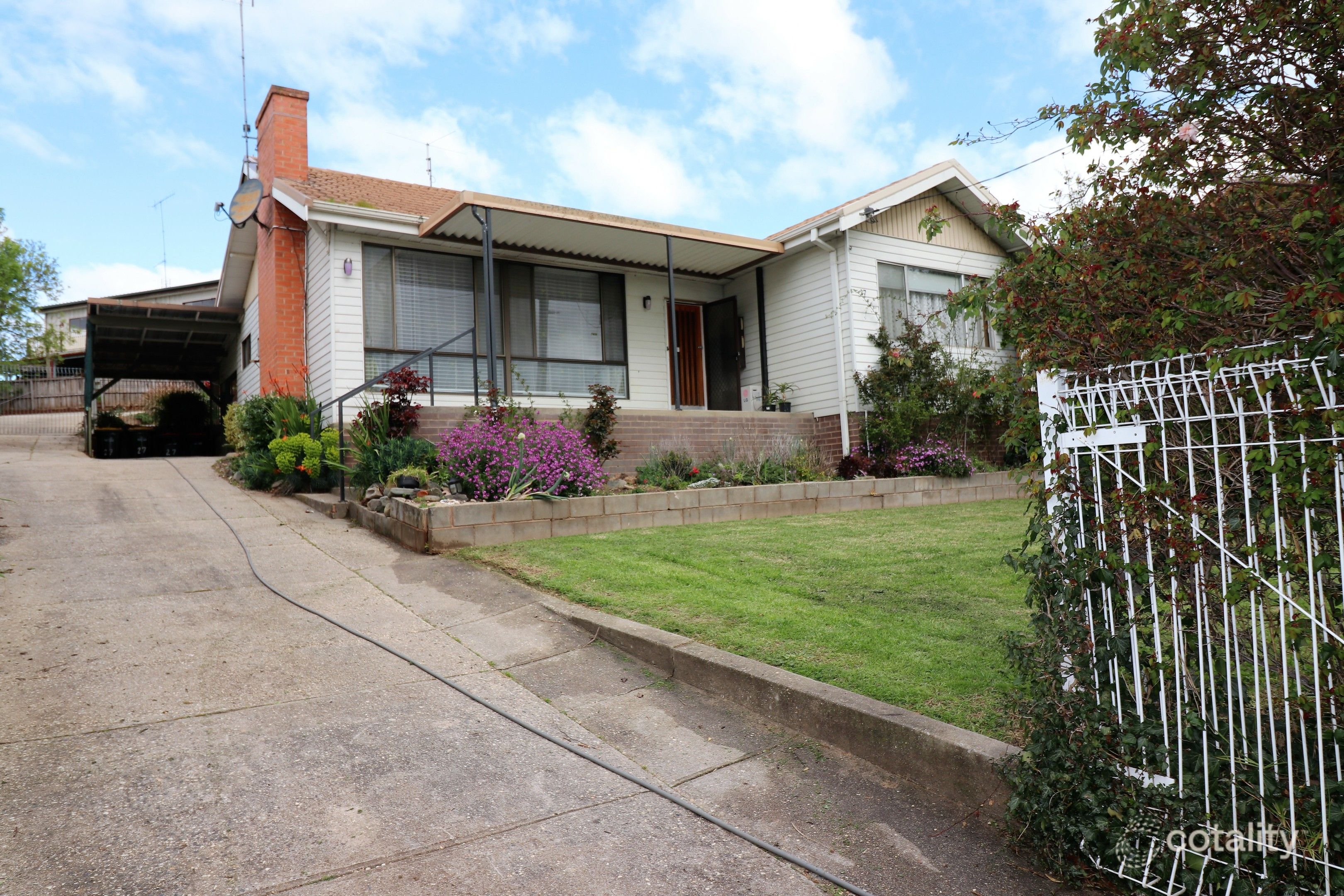 27 Gordon Cres, Seymour, VIC 3660