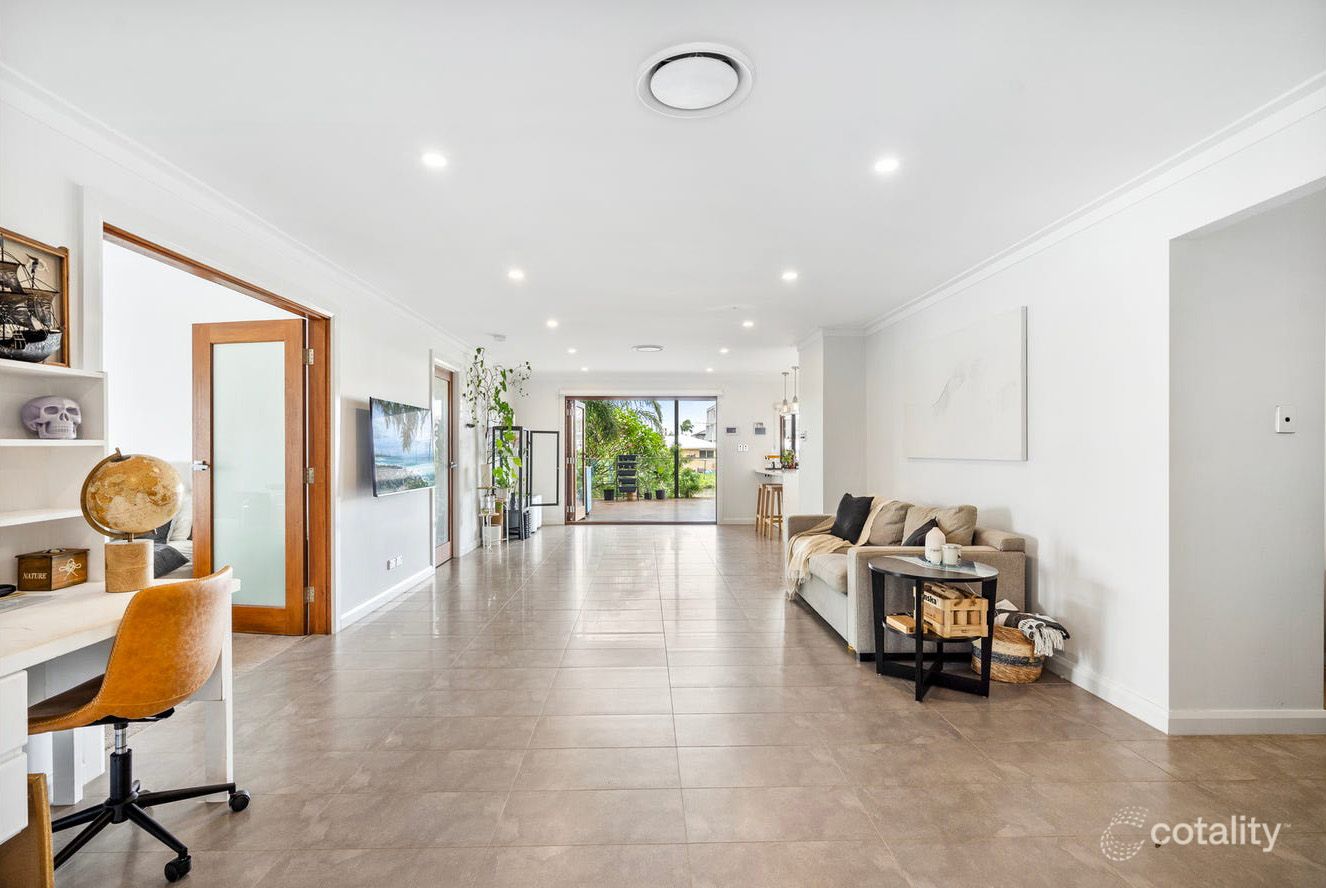 4 Pensacola Ct, Broadbeach Waters, QLD 4218