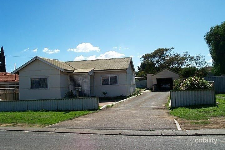 203 Third St, Wonthella, WA 6530