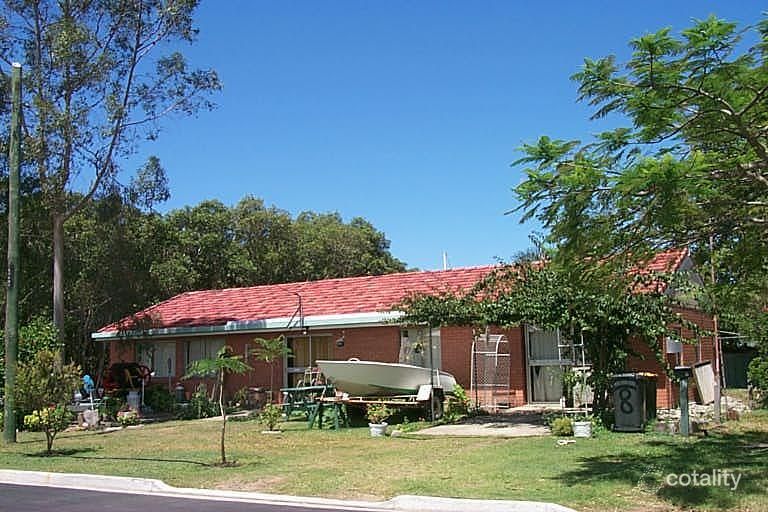 8 Henderson Rd, Deagon, QLD 4017