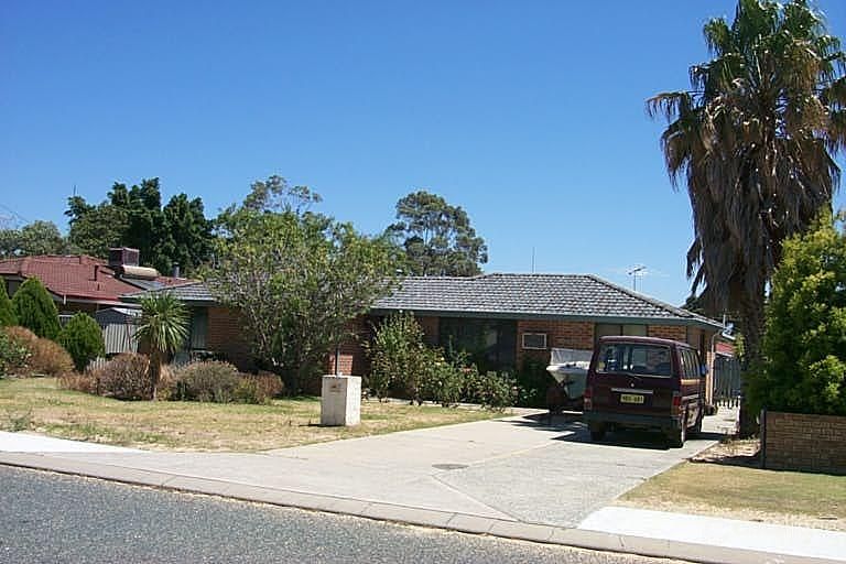 14 Diosma Way, Forrestfield, WA 6058