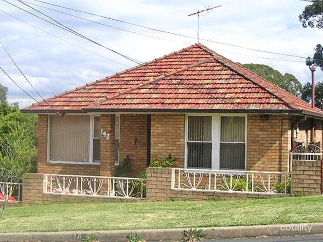 142 Hillcrest Ave, Greenacre, NSW 2190