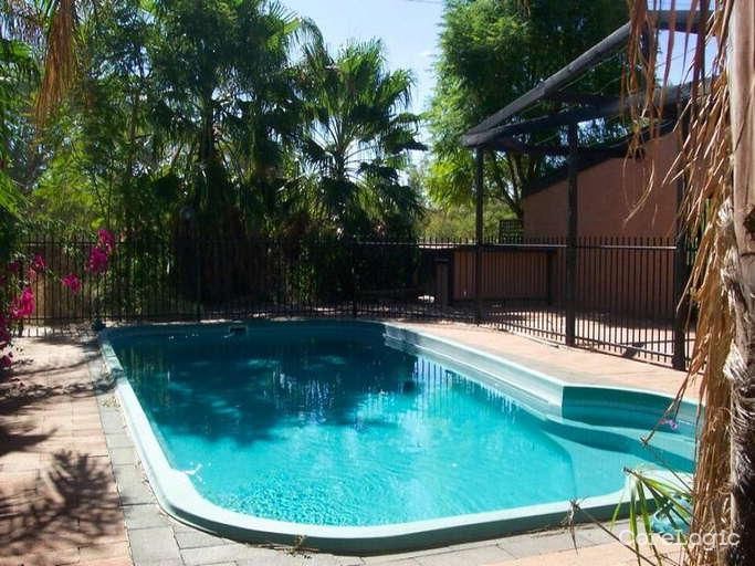 1 Cromwell Dr, Desert Springs, NT 0870