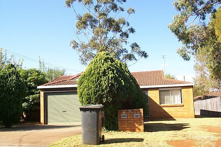 9 Regent St, Darling Heights, QLD 4350