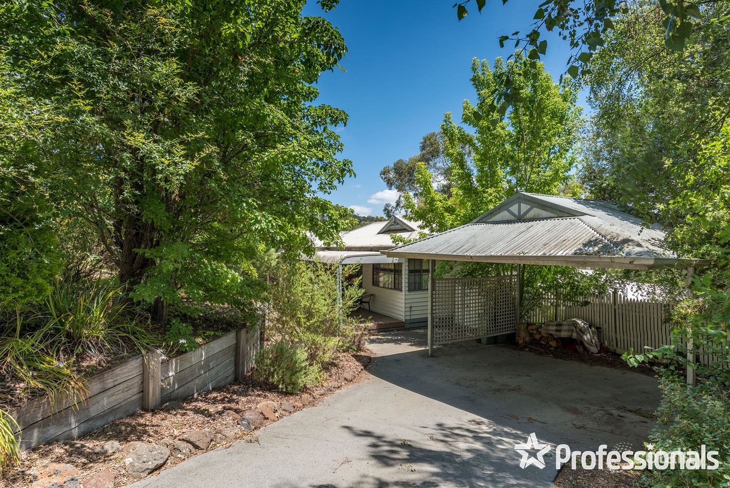 1 Commercial Rd, Mount Evelyn, VIC 3796
