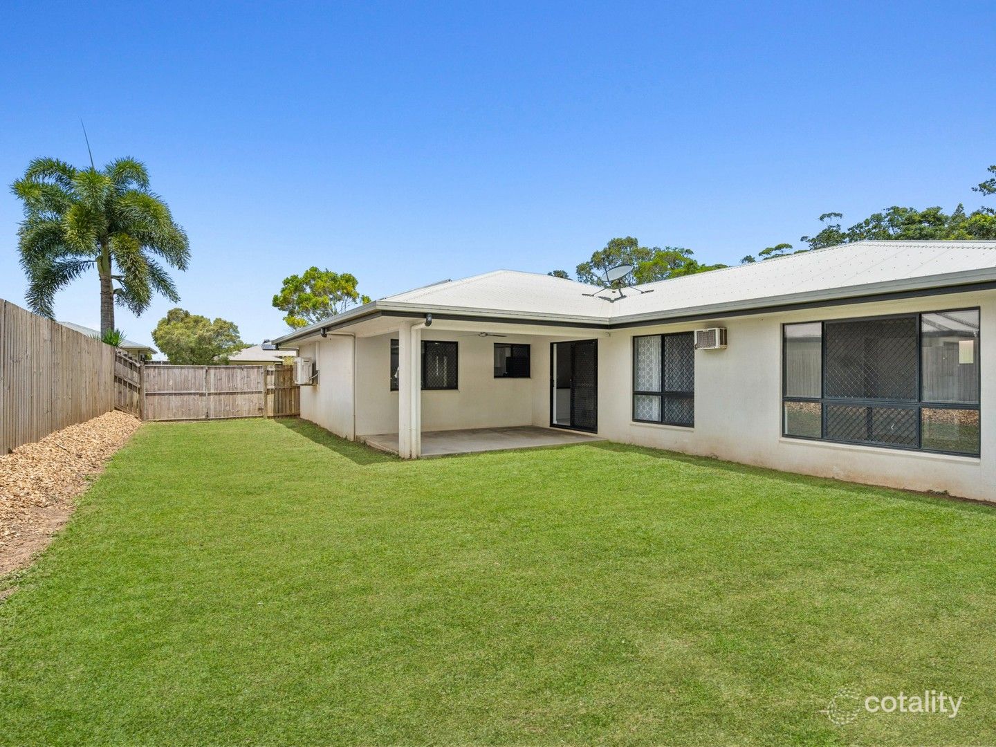 5 Hillman Pl, Bentley Park, QLD 4869