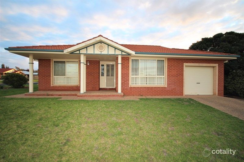 1/2 Wonkana Rd, Glenfield Park, NSW 2650