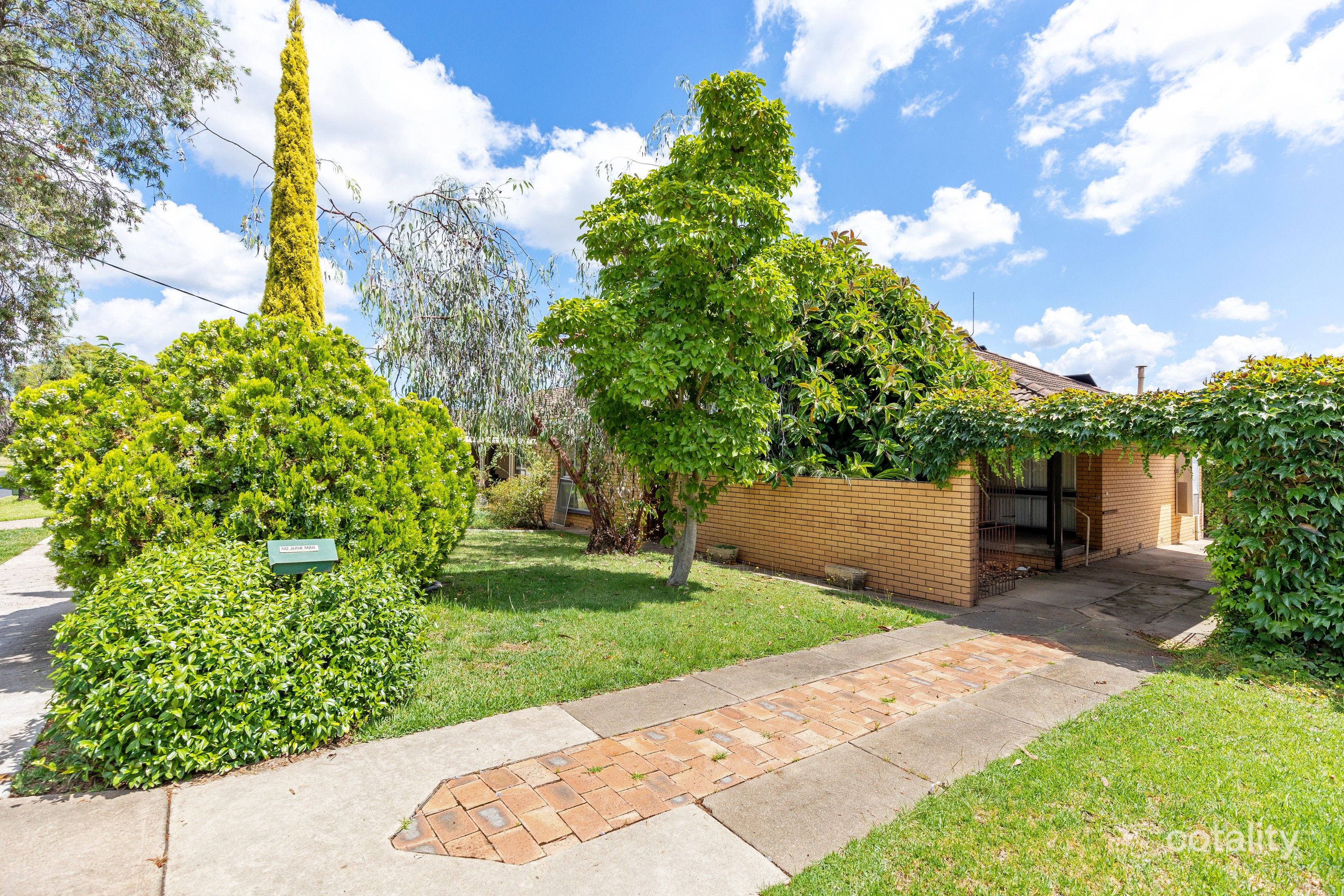 86 Raye St, Tolland, NSW 2650