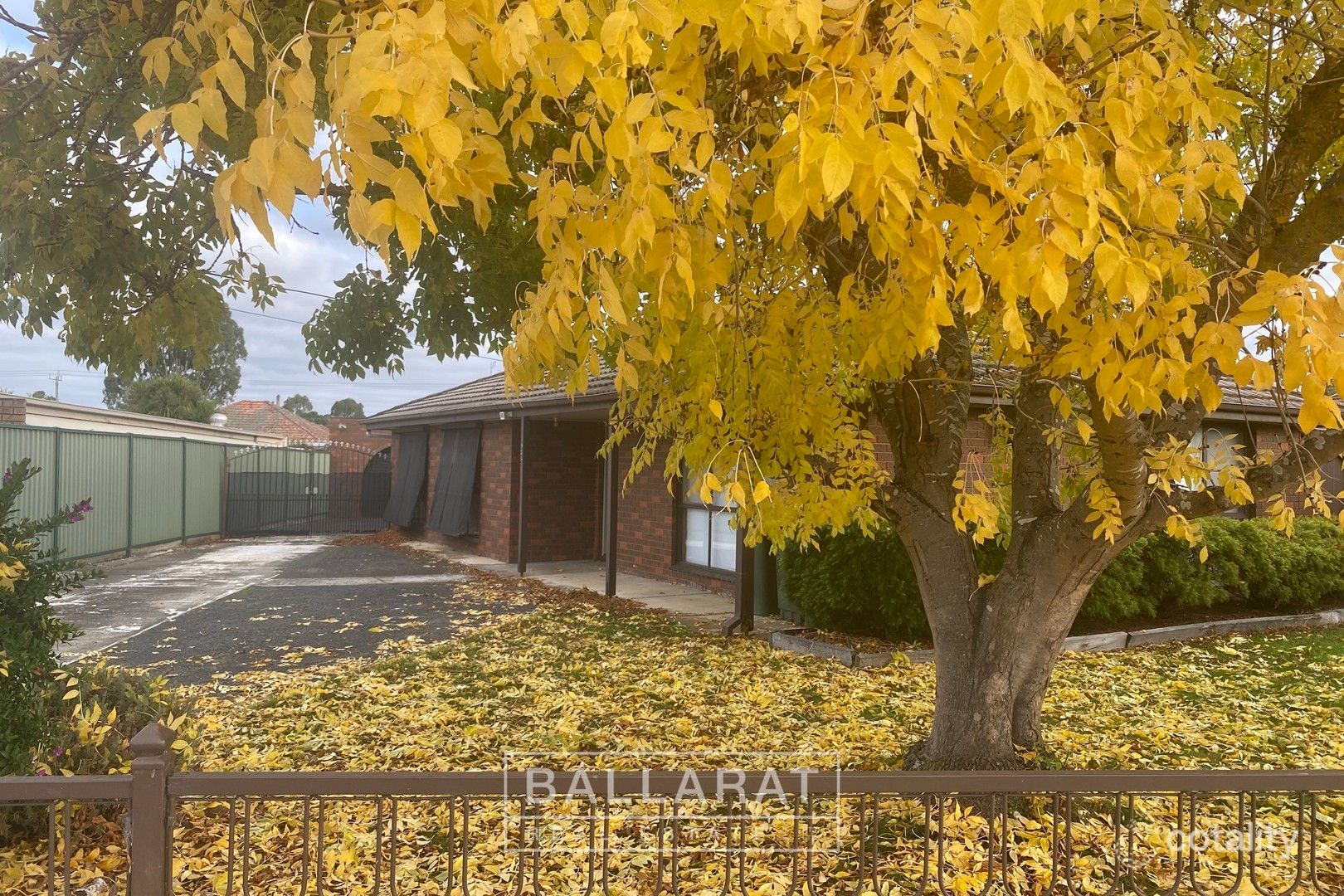 27 Hinkler Ave, Sebastopol, VIC 3356