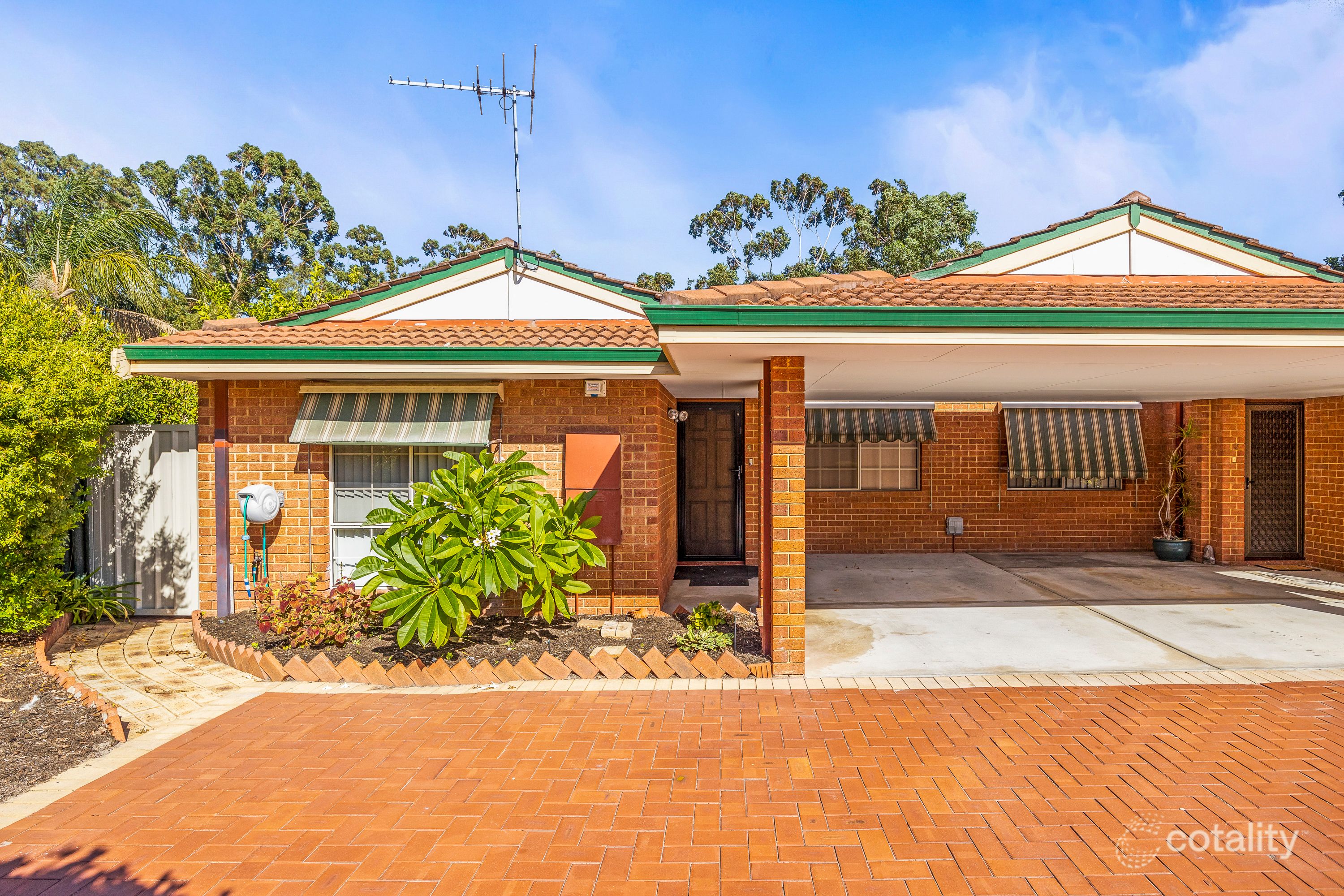 4/7 Conifer Cl, Ballajura, WA 6066