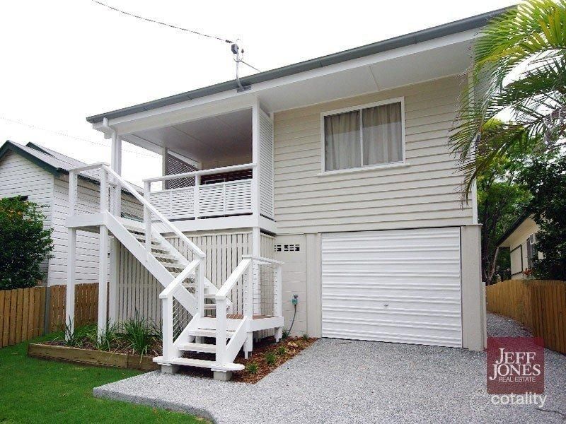 14 Pine St, Greenslopes, QLD 4120